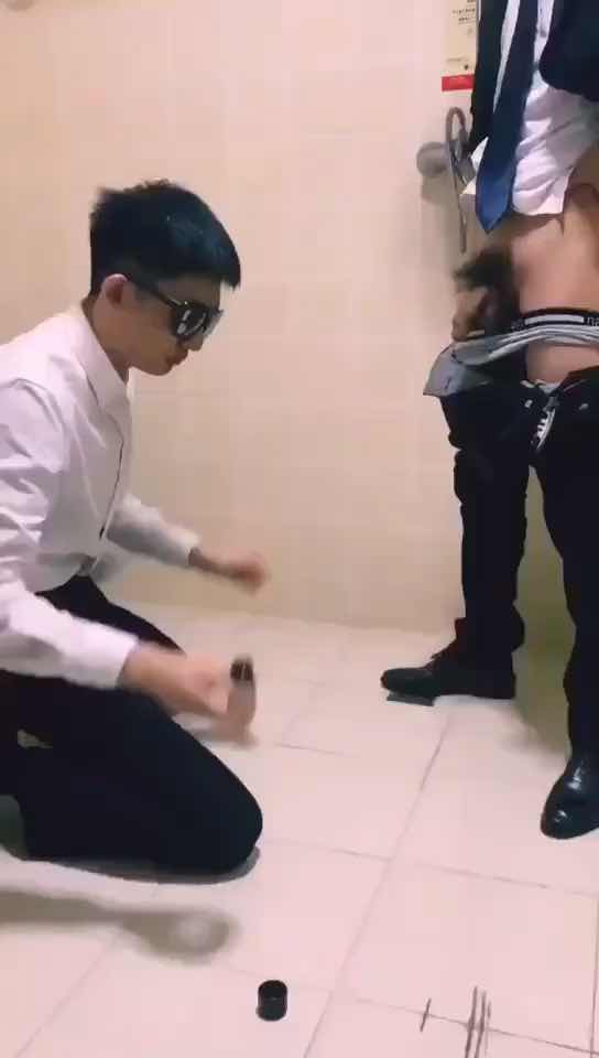 跪舔，顏射，帥
