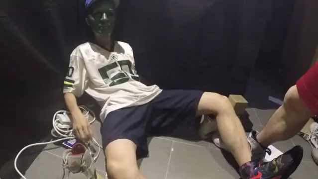 凌辱踩雞巴掛球鞋